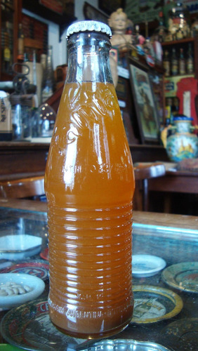 Antigua Botella De Gaseosa Fanta (llena). 25807