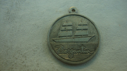 Medalla De Metal Barco Bergantin 2,7 X 1,5mm