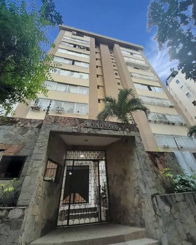 Se Vende Amplio Apartamento En Urb Prebo Res. Bicentenario.