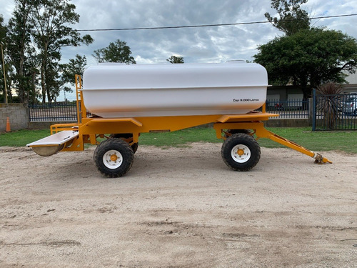Acoplado Tanque Con Bebederos 8.000 Ltrs
