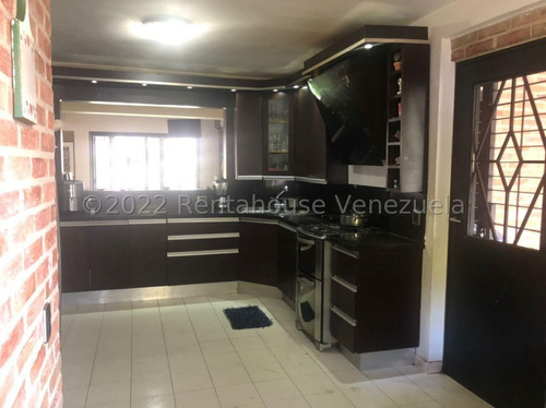 Imagen 2 de 16 de Leida Falcon Rentahouse Vende Townhouse En Parque Mirador Valencia 22-22983 Lf