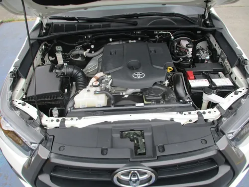 Toyota Hilux 4x4 2400cc At Aa