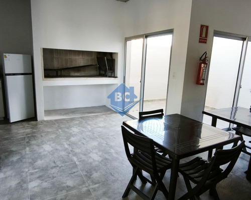 Apartamento De 2 Dorm. Y 1 Baño