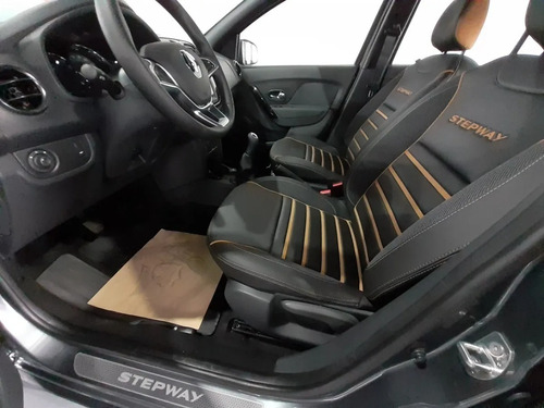 Imagen 6 de 15 de Autos Y Camionetas Sandero Traker Saveiro Toyota Nivus A F