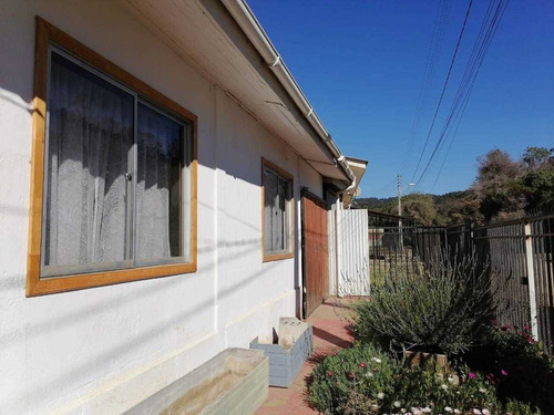 Casa Recientemente Remodelada, A 2 Cuadras De La Playa.