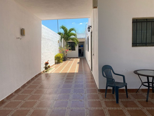 ¡casa Amueblada En Esquina Con Paneles Solares En Las Américas, Mérida!