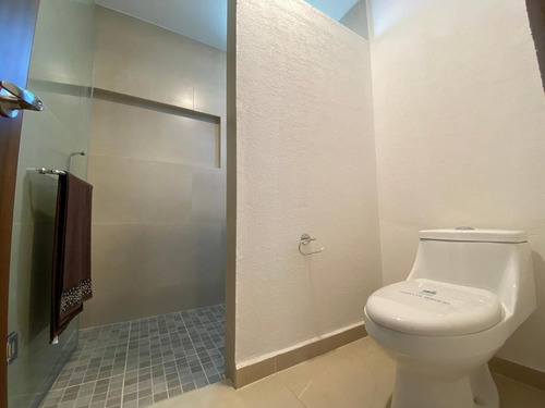 Venta De Departamento Con Jardín Amplio En L En Circuito Universidades
