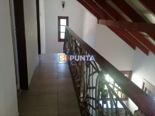 Imagen 10 de 21 de Maravillosa Casa De Dos Plantas En El Tesoro - La Barra