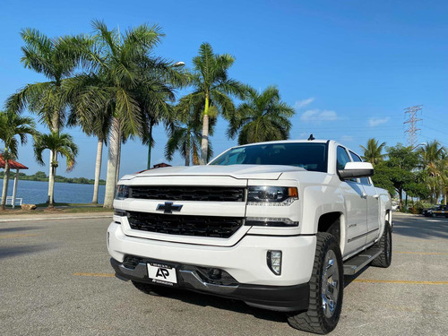 Imagen 3 de 15 de Chevrolet Cheyenne 2017 5.4 2500 Doble Cab Ltz 4x4 At