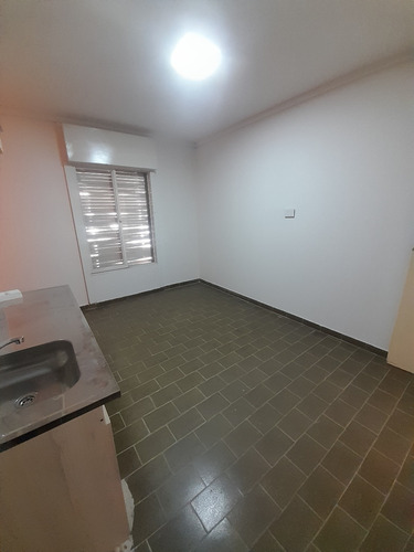Casa En Barrio Semi Privado,3 Dormitorios,cocina,comedor Bañ