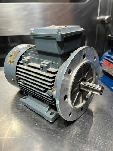 Motor Blindado Czerweny Trifasico 1.5 Hp 1400 Rpm