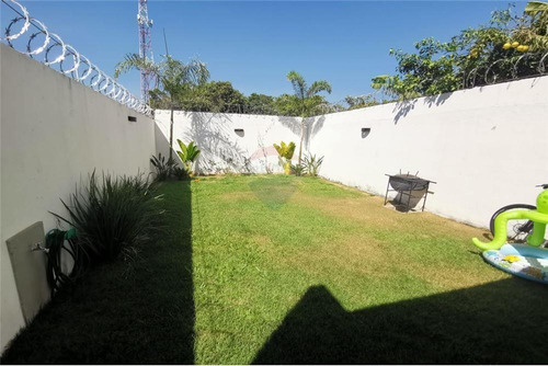 Imagen 7 de 14 de Vendo Dúplex En Luque: 3 Habitaciones Y 2 Baños.