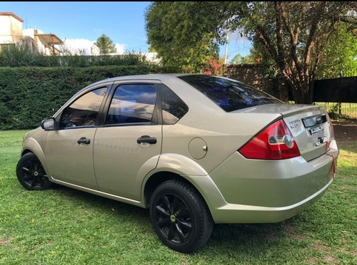 Imagen 3 de 12 de Ford Fiesta Max Ambiente Mp3