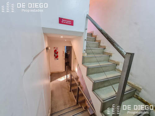 Venta Con Renta Deposito Con Oficinas, Ideal Laboratorio Habilitable Anmat Martinez