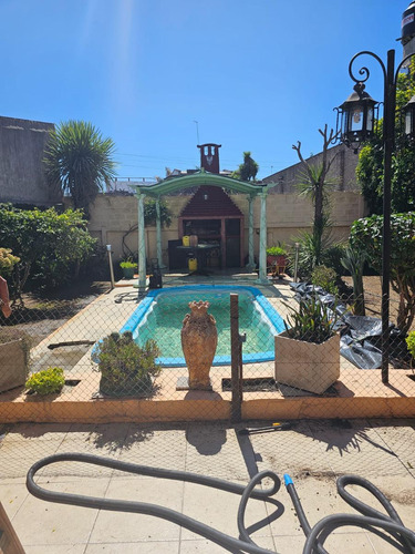 Casa En Venta - 2 Dormitorios 2 Baños - 250mts2 - La Plata