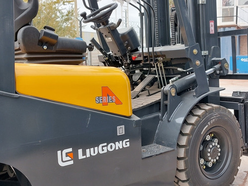 Imagen 10 de 20 de Autoelevador Liugong 2,5tn Diesel 0km - Neuquen