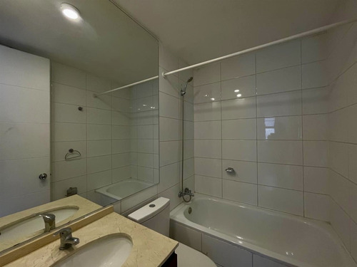 Departamento En Arriendo De 2 Dorm. En Calle Carmen
