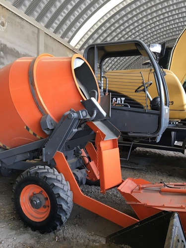Imagen 1 de 10 de Autohormigonera ,revolvedora Marca Ausa