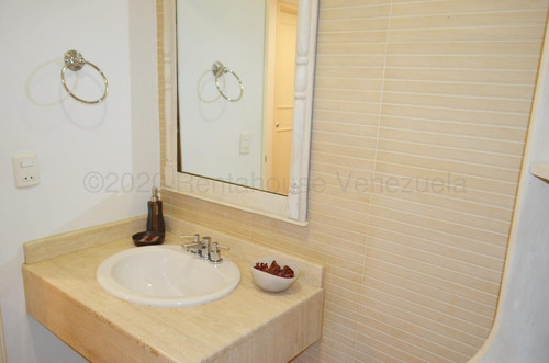 Ms: 25-8836 Se Vende Amplio E Iluminado Apartamento En Planta Baja, En Los Samanes. A=230m2, 3h, 3b, 3p.