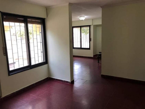 Imagen 2 de 10 de Casa 4 Dorm - 2 Baños Calle. Larrauri 3396 Residencial V.s