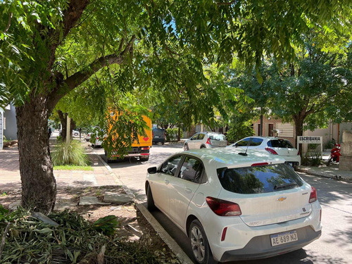 Imagen 3 de 20 de Terreno Céntrico De 10x50 Con Casa A Reciclar