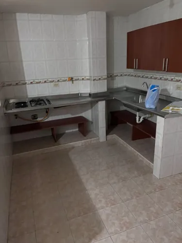 Edificio De 4 Pisos Con 3 Apartamentos Y Un Local