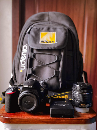 Cámara Nikon D3500 + Lente 18-55mm + Teleobjetivo 70-300mm 