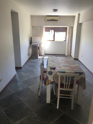 Imagen 3 de 13 de Vendo Departamento 2 Ambientes En La Plata-bsas