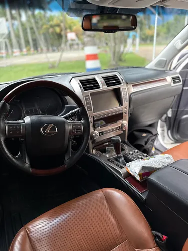 Lexus GX Árabe