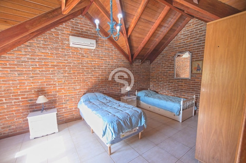 Casa En Playa Mansa Con Piscina- Ref: 4287
