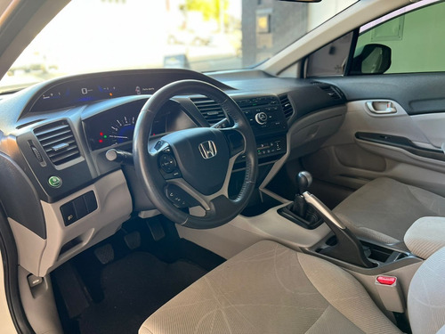 Imagem 9 de 16 de Honda - Civic 1.8 16v 4p Flex Lxs