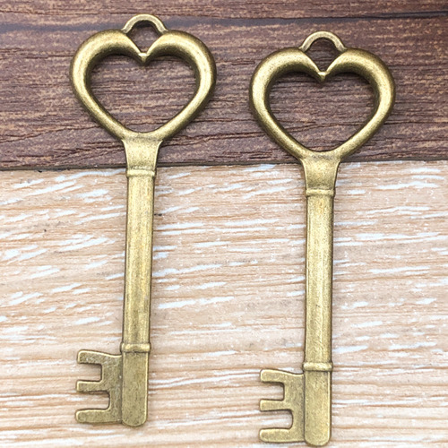 Accesorio De Joyería Con Colgante En Forma De Llave Vintage