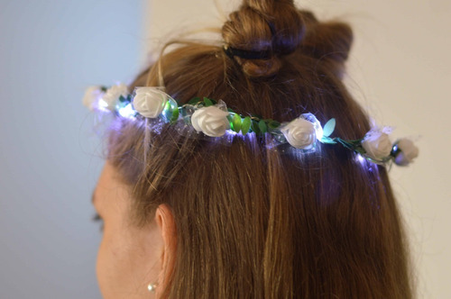 Imagen 6 de 10 de Vincha Tiara Cotillon Luminosa Flores Led Multicolor Hippie