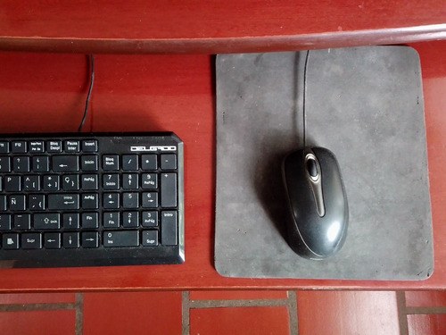 Imagen 3 de 6 de Computador De Escritorio En Muy Buen Estado