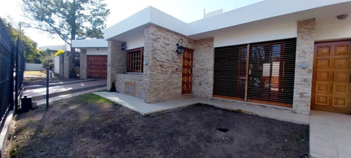 Se Vende Hermosa Casa Con Pileta En B° Lomas De San Martín