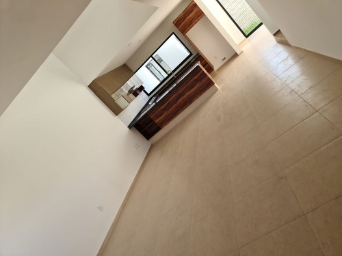 Se Vende Casa En Cañadas Del Arroyo, 4ta Recamara En Pb, Jardín, Doble Altura !