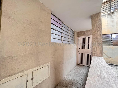 Se Vende Conservado Apartamento Maracay Zona Centro 24-9986 Al