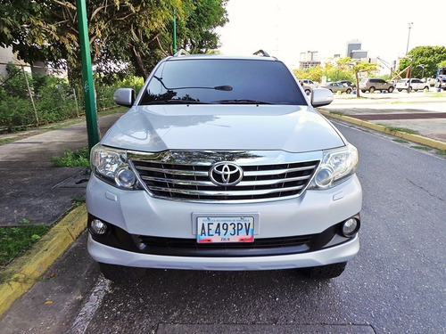 Imagen 2 de 11 de Toyota Fortuner Sr 2013 4x4 Automático