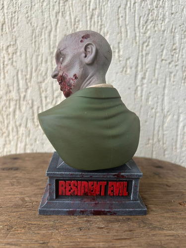 Action Figure Boneco Busto First Zombie Resident Evil Remake