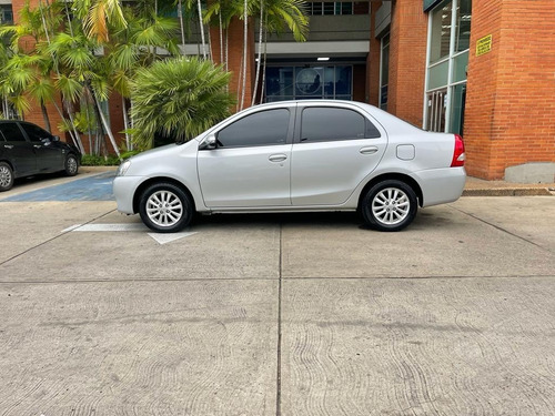 Imagen 6 de 9 de Toyota Etios