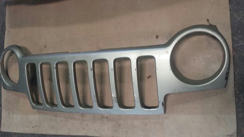 Parrilla Delantera Jeep Cherokee Kj 02/04 Original