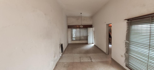 Venta Casa Antigua 2 Dormitorios En Buenas Condiciones - Rosario Barrio Sarmiento Zona Norte