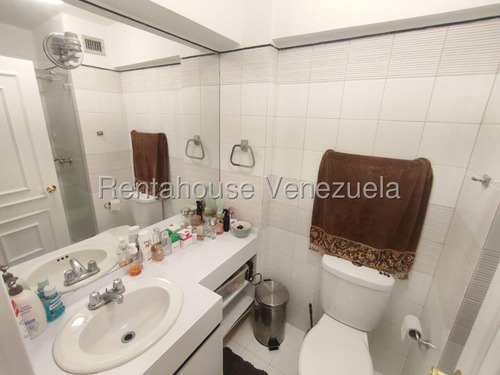 Amplio, En Exclusiva Ubicación, Con Terraza Y Bella Vista. 25-20938