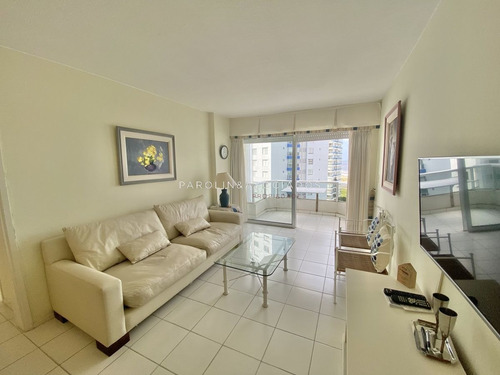 Imagen 7 de 24 de Venta De Apartamento De 2 Dormitorios En Edificio Torre Marina Punta Del Este