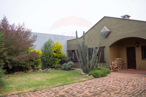Venta De Casa 3 Dormitorios Con Piscina En Pando