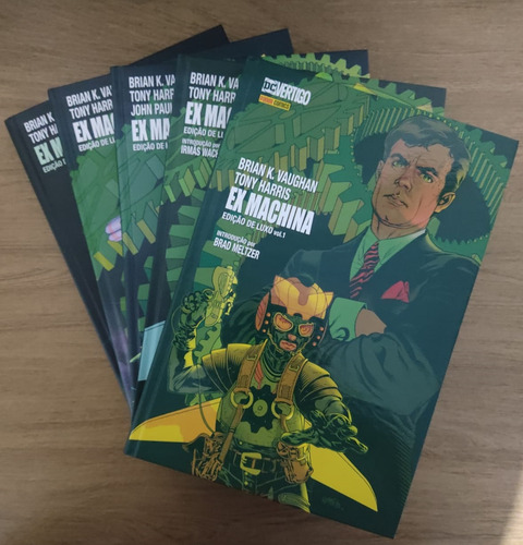 Coleção Hq Ex Machina Por Brian K. Vaughan E Tony Harris Edição De Luxo Vols. 01 Ao 05 Capa Dura Editora Panini Comics Completo (Usado)
