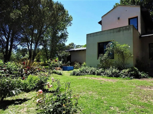 Casa En Venta - 3 Dormitorios 2 Baños - 3.108mts2 - Tandil