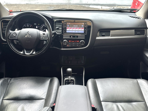 Mitsubishi Outlander 2.2 MIVEC DI-D DIESEL HPE-S AWD AUTOMÁTICO