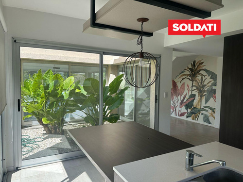 Venta 3 Cuartos Y Escritorio. Pileta, Parrilla, Piscina.