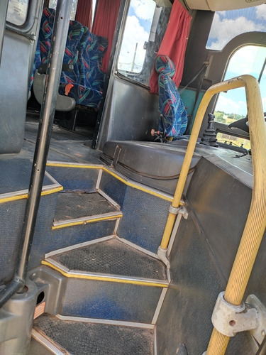 Imagem 3 de 8 de Diant Rodov Mb1418 Busscar 45lug